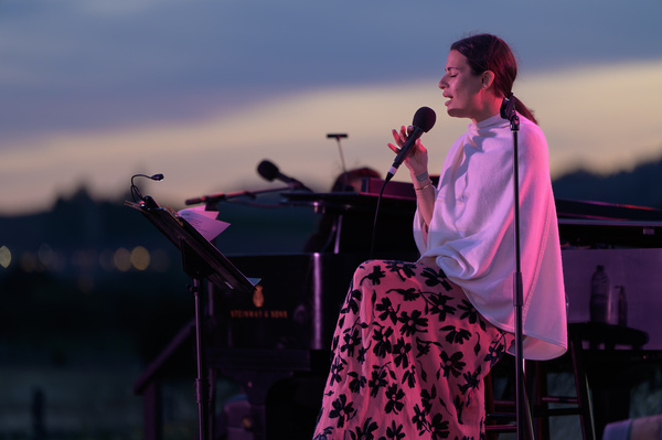 Photos: GLEE Star Lea Michele Kicks Off the BROADWAY AND VINE Concert Series Image