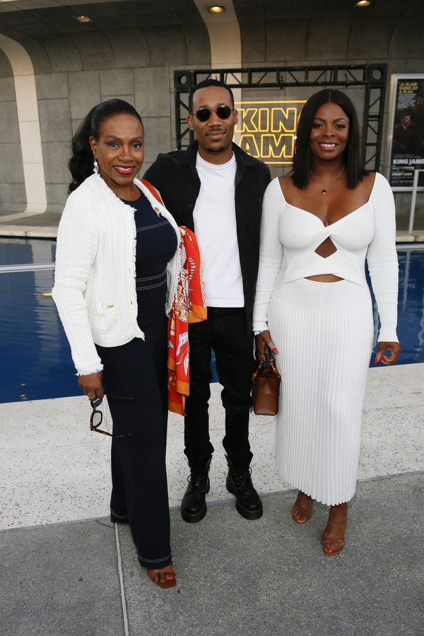 From left, actors Sheryl Lee Ralph, Tyler James Williams and Janelle James arrive bef Photo