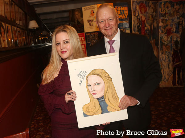 Photos: Jennifer Simard Receives Her Portrait at Sardi's Image