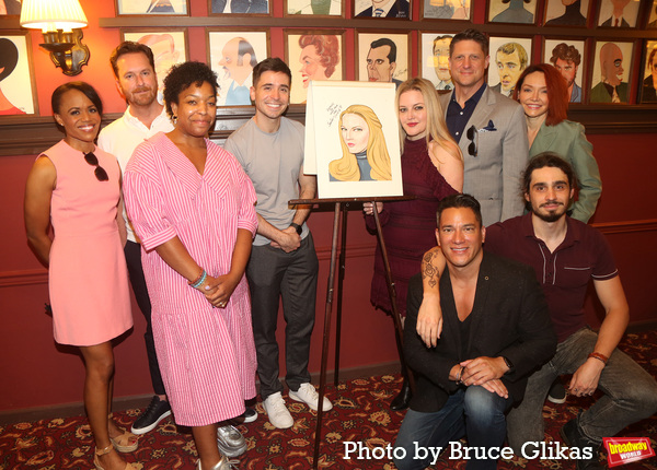 Photos: Jennifer Simard Receives Her Portrait at Sardi's Image