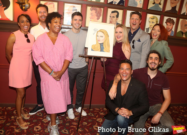 Photos: Jennifer Simard Receives Her Portrait at Sardi's Image