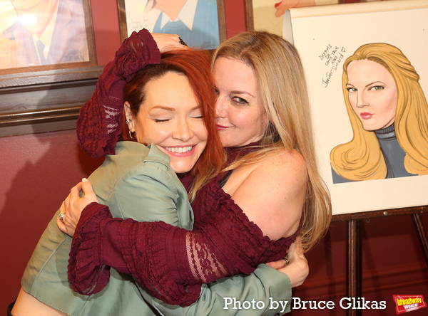 Photos: Jennifer Simard Receives Her Portrait at Sardi's Image