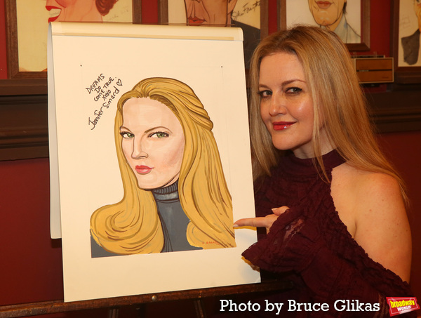 Photos: Jennifer Simard Receives Her Portrait at Sardi's Image