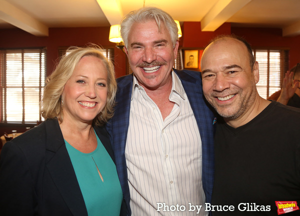 Photos: Jennifer Simard Receives Her Portrait at Sardi's Image