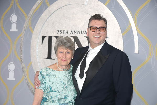 Photos: Broadway Stars Align on the 2022 Tony Awards Red Carpet Image