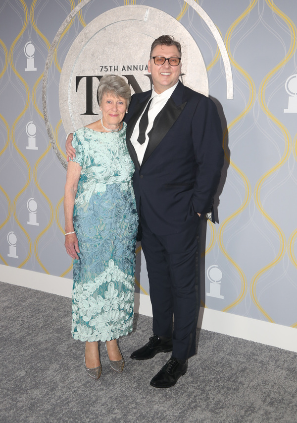 Photos: Broadway Stars Align on the 2022 Tony Awards Red Carpet Image