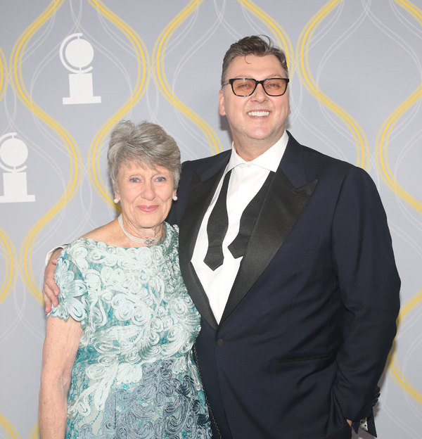Photos: Broadway Stars Align on the 2022 Tony Awards Red Carpet Image