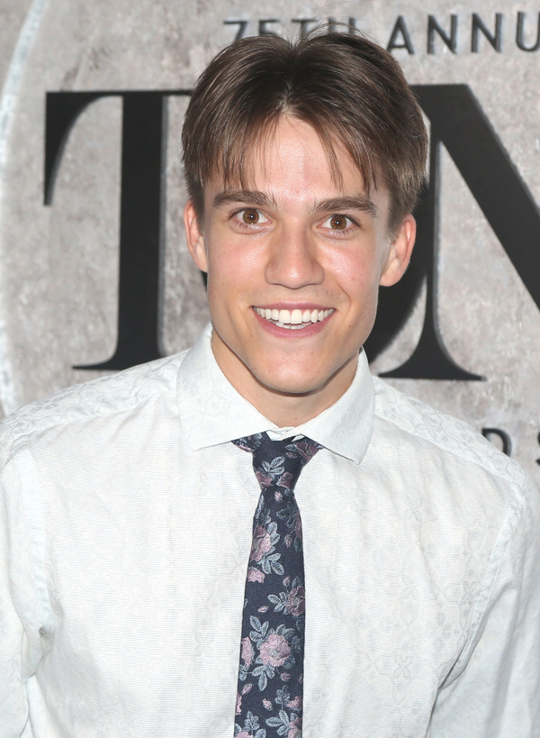 Photos: Broadway Stars Align on the 2022 Tony Awards Red Carpet Image