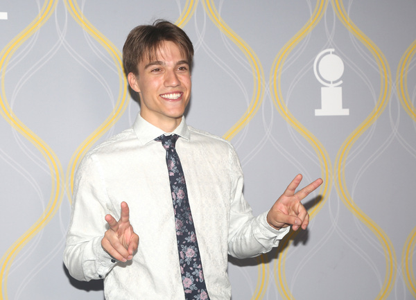 Photos: Broadway Stars Align on the 2022 Tony Awards Red Carpet Image