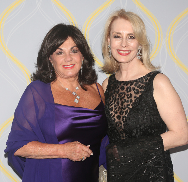 Photos: Broadway Stars Align on the 2022 Tony Awards Red Carpet Image