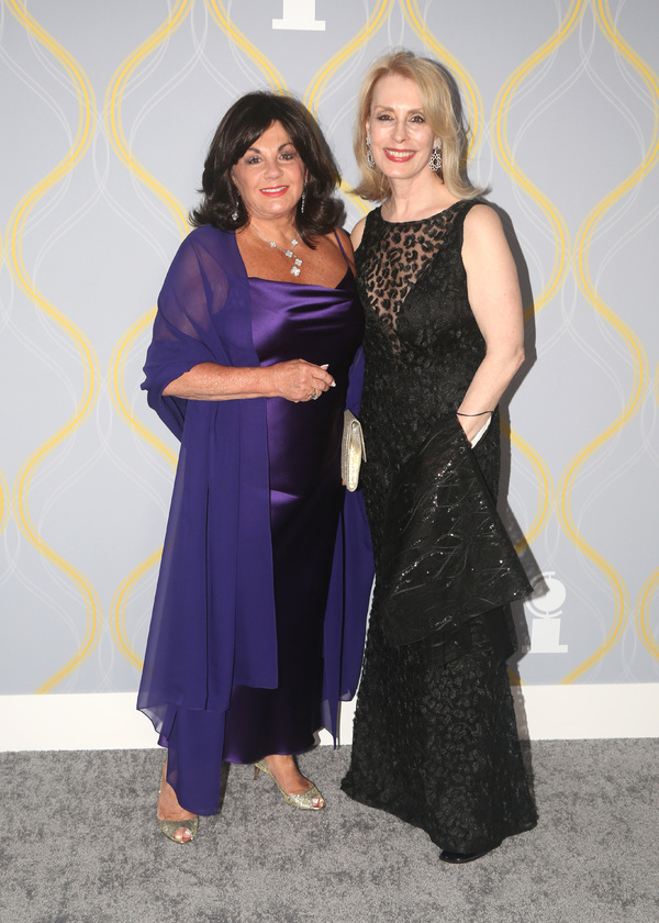 Photos: Broadway Stars Align on the 2022 Tony Awards Red Carpet Image