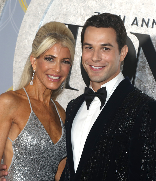Photos: Broadway Stars Align on the 2022 Tony Awards Red Carpet Image