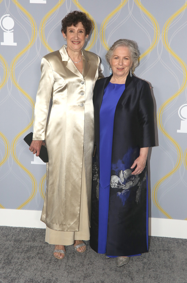 Photos: Broadway Stars Align on the 2022 Tony Awards Red Carpet Image