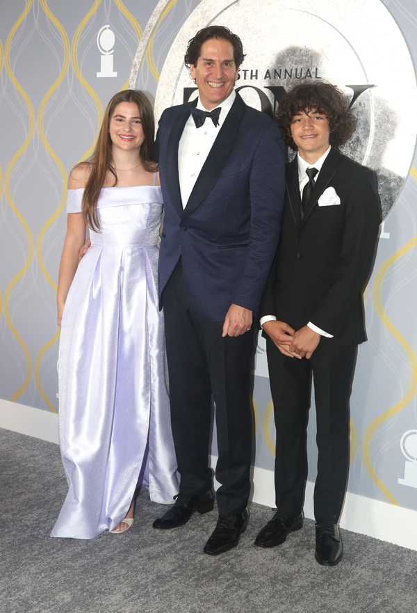Photos: Broadway Stars Align on the 2022 Tony Awards Red Carpet Image