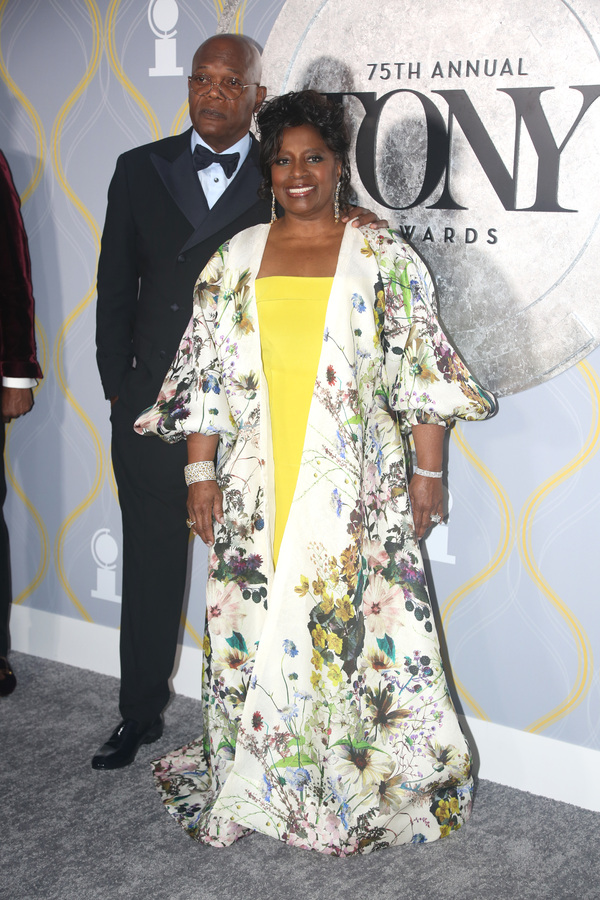 Photos: Broadway Stars Align on the 2022 Tony Awards Red Carpet Image