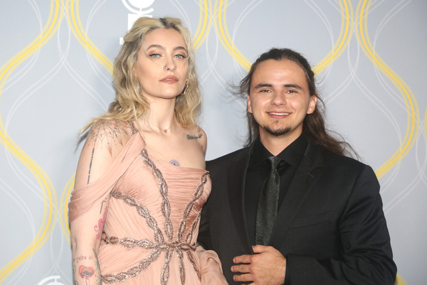 Photos: Broadway Stars Align on the 2022 Tony Awards Red Carpet Image