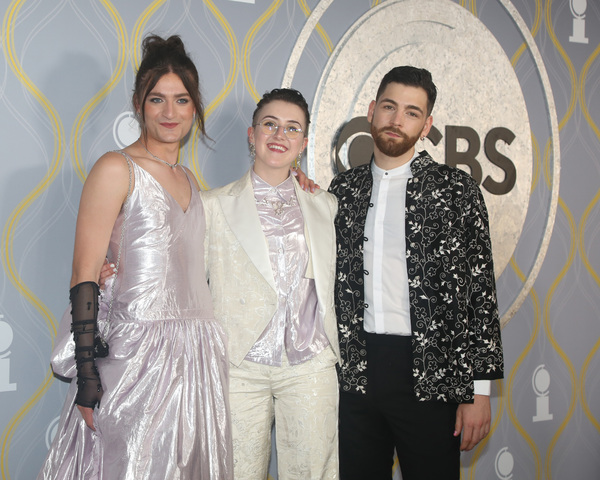 Photos: Broadway Stars Align on the 2022 Tony Awards Red Carpet Image
