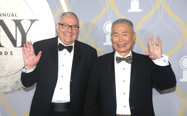 Photos: Broadway Stars Align on the 2022 Tony Awards Red Carpet Image