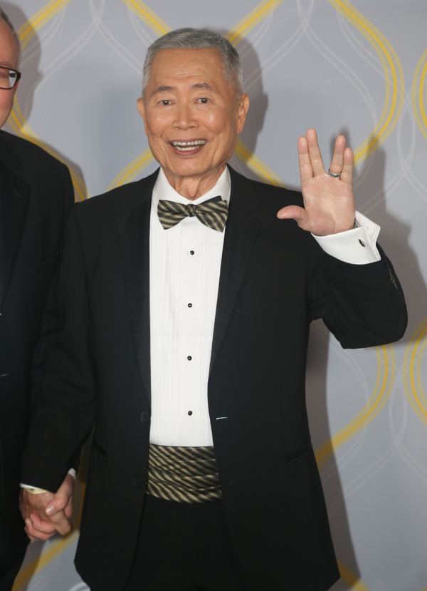 Photos: Broadway Stars Align on the 2022 Tony Awards Red Carpet Image