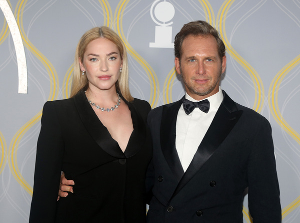 Photos: Broadway Stars Align on the 2022 Tony Awards Red Carpet Image