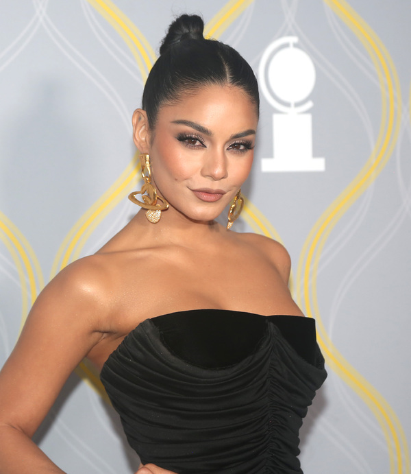 Photos: Broadway Stars Align on the 2022 Tony Awards Red Carpet Image