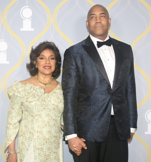 Photos: Broadway Stars Align on the 2022 Tony Awards Red Carpet Image