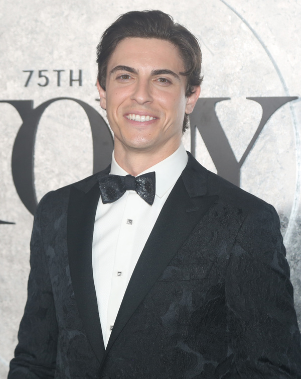 Photos: Broadway Stars Align on the 2022 Tony Awards Red Carpet Image