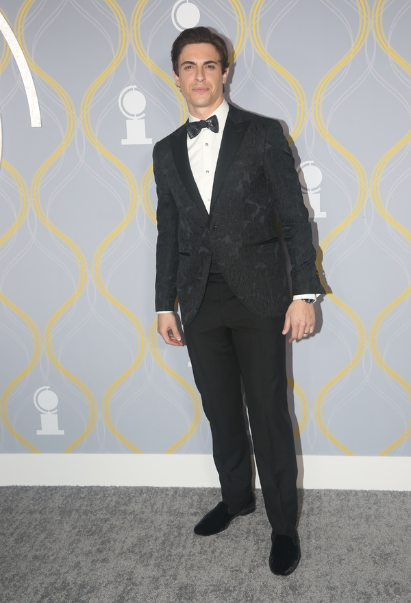Photos: Broadway Stars Align on the 2022 Tony Awards Red Carpet Image