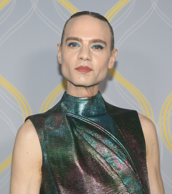 Photos: Broadway Stars Align on the 2022 Tony Awards Red Carpet Image