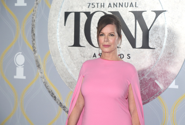 Photos: Broadway Stars Align on the 2022 Tony Awards Red Carpet Image