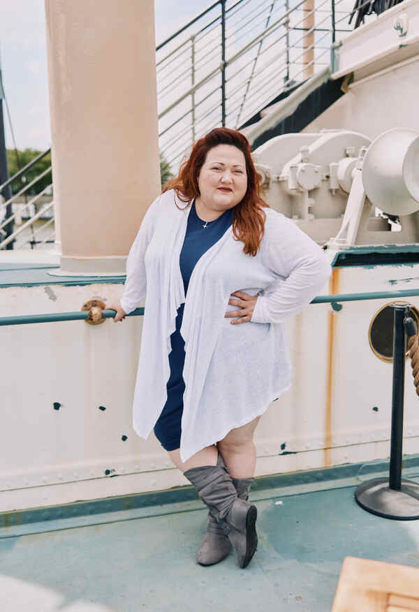 Photos: Meet the Cast of TITANIQUE In New Nautical Portraits Image