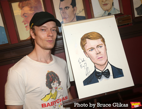Photos: Alfie Allen Receives Portrait at Sardis Image