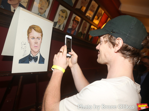 Photos: Alfie Allen Receives Portrait at Sardis Image