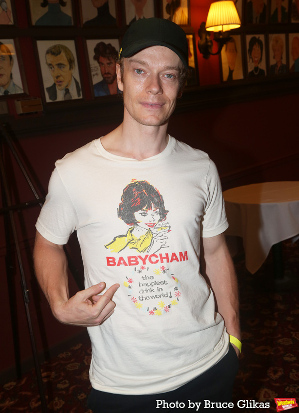 Photos: Alfie Allen Receives Portrait at Sardis Image
