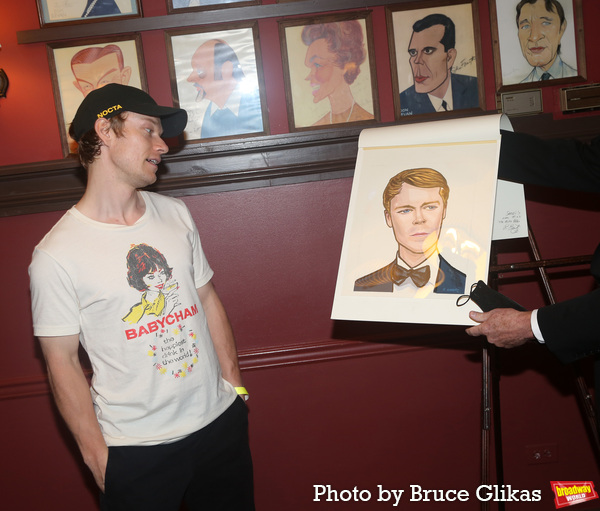 Photos: Alfie Allen Receives Portrait at Sardis Image