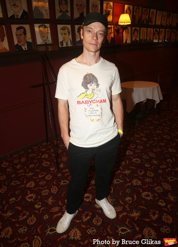 Photos: Alfie Allen Receives Portrait at Sardis Image