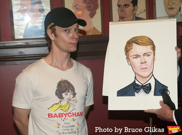 Photos: Alfie Allen Receives Portrait at Sardis Image