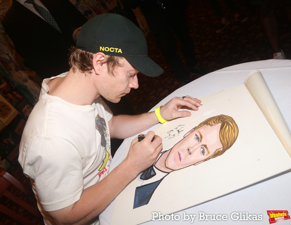Photos: Alfie Allen Receives Portrait at Sardis Image