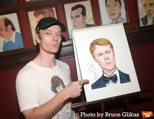 Photos: Alfie Allen Receives Portrait at Sardis Image