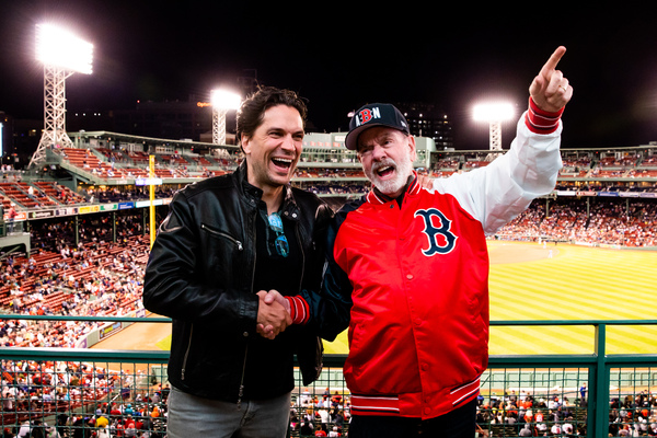 Photos & Video: Neil Diamond & the Cast of A BEAUTIFUL NOISE Perform 'Sweet Caroline' at the Red Sox Game Image