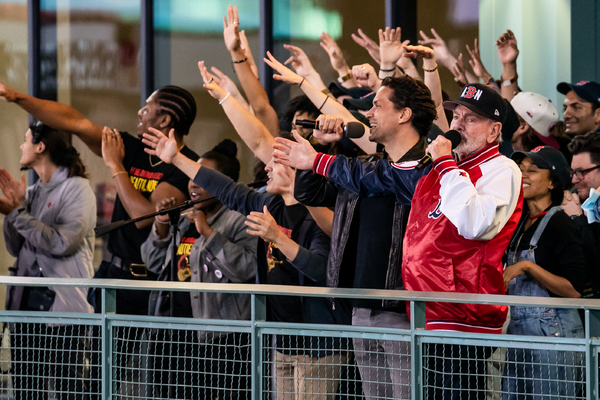 Photos & Video: Neil Diamond & the Cast of A BEAUTIFUL NOISE Perform 'Sweet Caroline' at the Red Sox Game Image