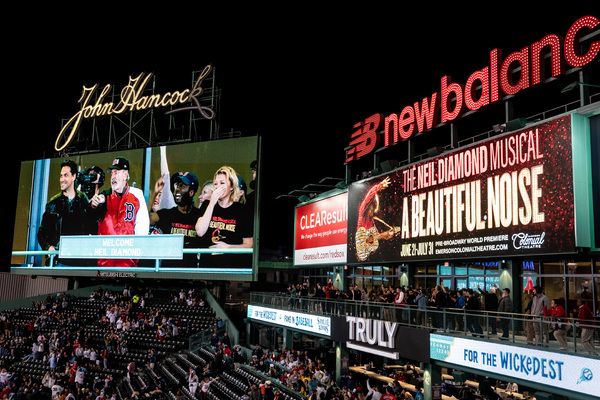 Photos & Video: Neil Diamond & the Cast of A BEAUTIFUL NOISE Perform 'Sweet Caroline' at the Red Sox Game Image