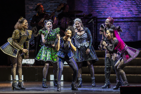 Photos: The Cast of SIX Performs at Hampton Court Palace Image