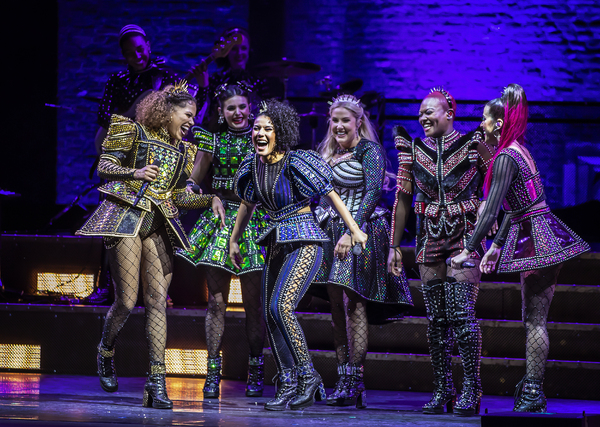 Photos: The Cast of SIX Performs at Hampton Court Palace Image