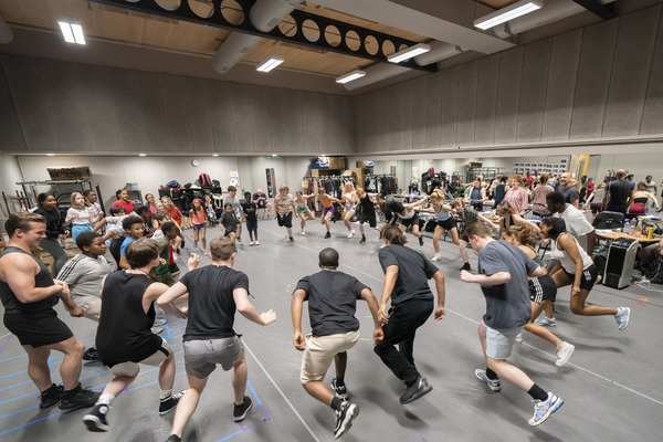 Photos: Inside Rehearsals For BUGSY MALONE at Theatre Royal Bath Image