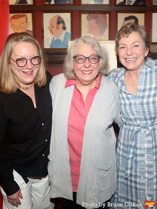Photos: Julie White Receives Her Portrait at Sardi's Image