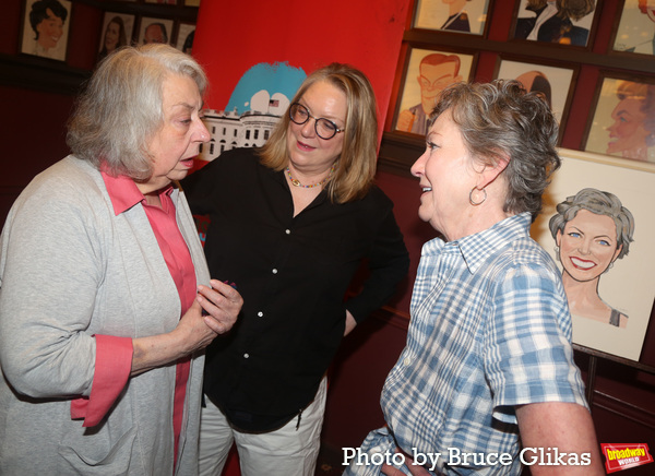 Photos: Julie White Receives Her Portrait at Sardi's Image
