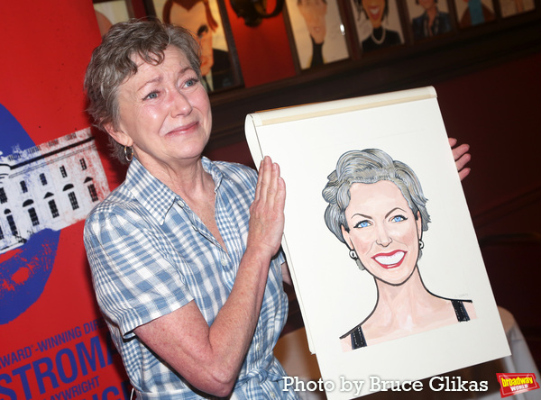 Photos: Julie White Receives Her Portrait at Sardi's Image