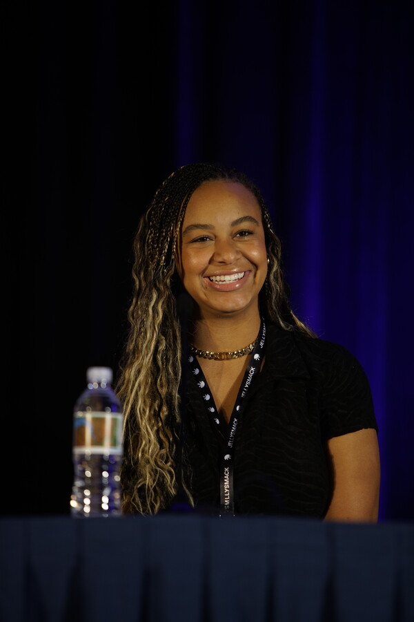 Photos: VidCon Day 3 Included Derek Hough, Nia Sioux, and More Image