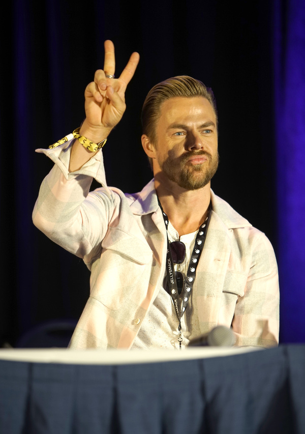 Photos: VidCon Day 3 Included Derek Hough, Nia Sioux, and More 